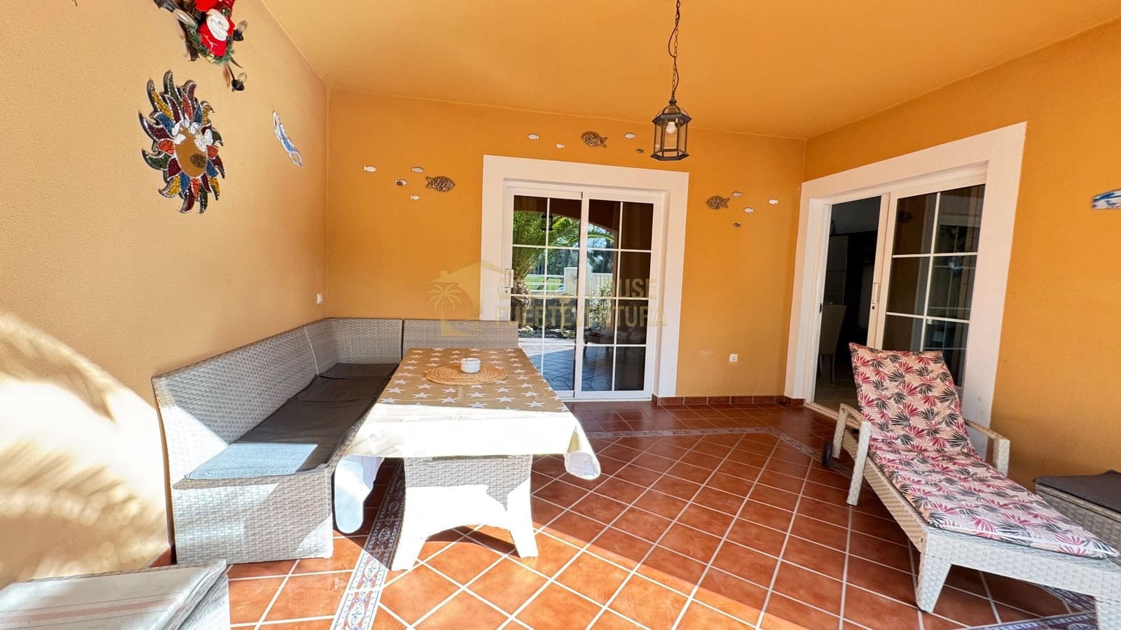 2 Zimmer Apartment zu verkaufen in Caleta de Fuste mit Pool Garage - 285.000 € (Ref: 9655689)