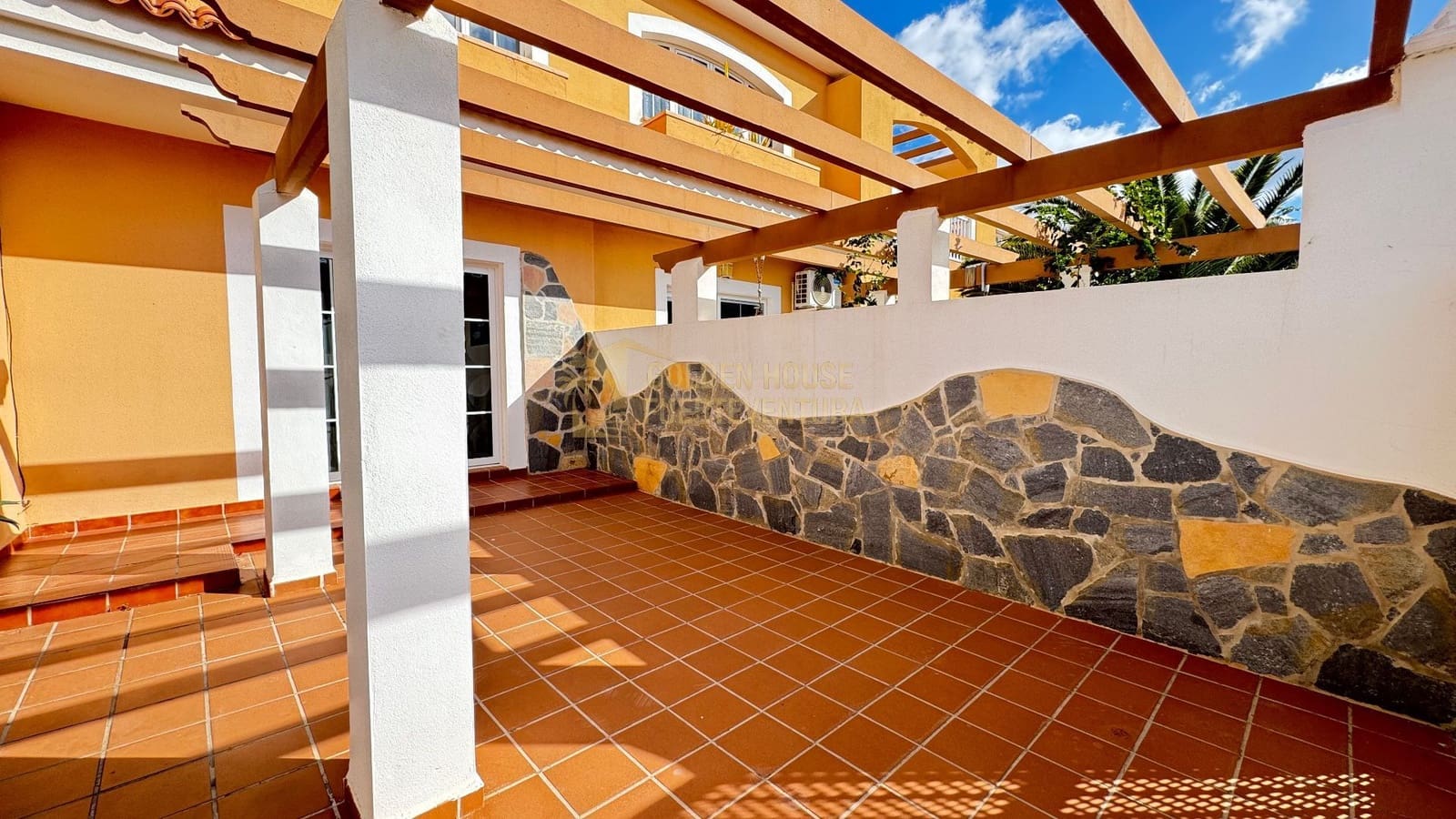 2 Zimmer Apartment zu verkaufen in Caleta de Fuste mit Pool Garage - 285.000 € (Ref: 9655689)