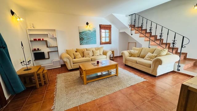 3 soverom Villa til salgs i Triquivijate, Antigua med svømmebasseng - € 375 000 (Ref: 9686037)