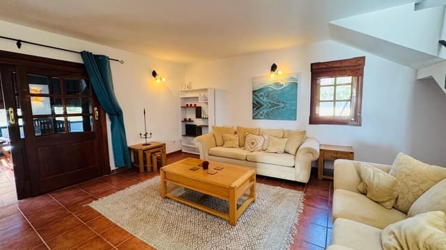 3 soverom Villa til salgs i Triquivijate, Antigua med svømmebasseng - € 375 000 (Ref: 9686037)