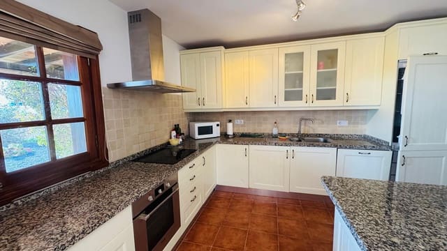 3 soverom Villa til salgs i Triquivijate, Antigua med svømmebasseng - € 375 000 (Ref: 9686037)