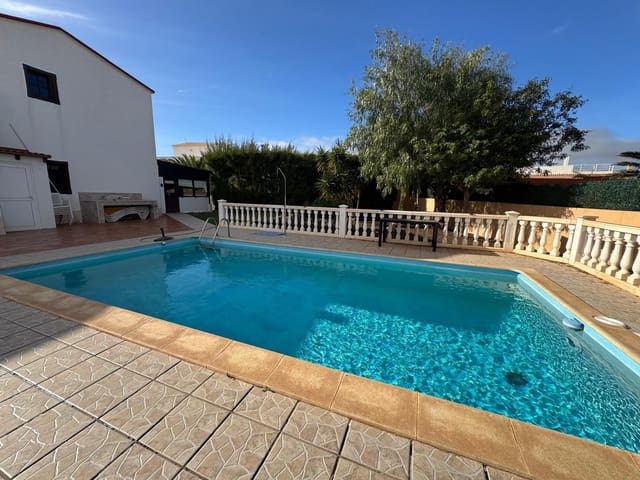 3 soverom Villa til salgs i Triquivijate, Antigua med svømmebasseng - € 375 000 (Ref: 9686037)