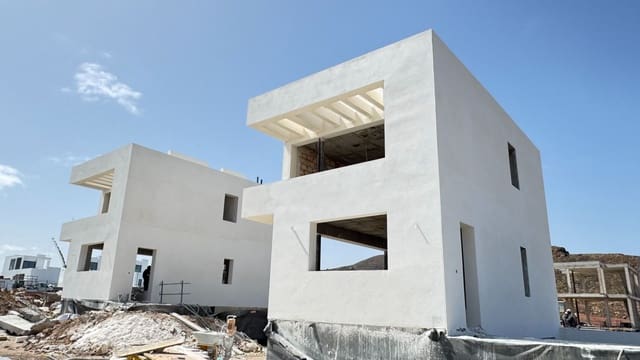 3 quarto Moradia para venda em Corralejo, La Oliva com piscina garagem - 695 500 € (Ref: 9700449)