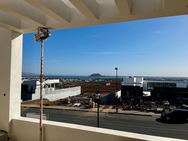 3 bedroom Villa for sale in Corralejo, La Oliva with pool garage - € 695,500 (Ref: 9700449)