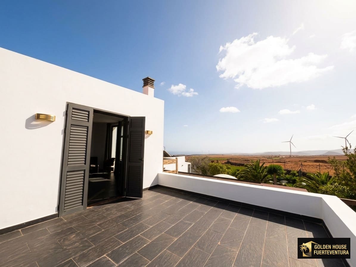 6 bedroom Villa for sale in Puerto del Rosario with pool garage - € 710,000 (Ref: 9747571)