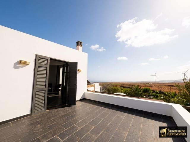 6 soveværelse Villa til salg i Puerto del Rosario med swimmingpool garage - € 710.000 (Ref: 9747571)