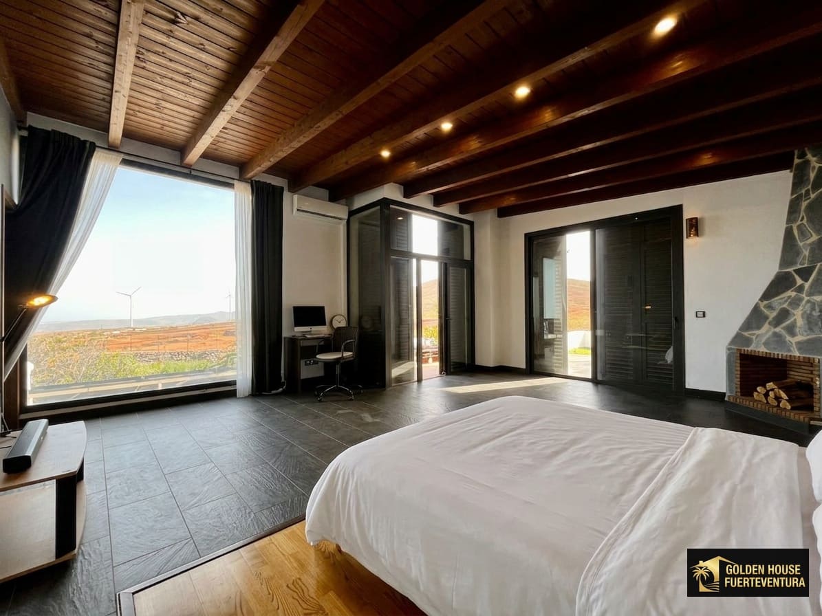 6 bedroom Villa for sale in Puerto del Rosario with pool garage - € 710,000 (Ref: 9747571)