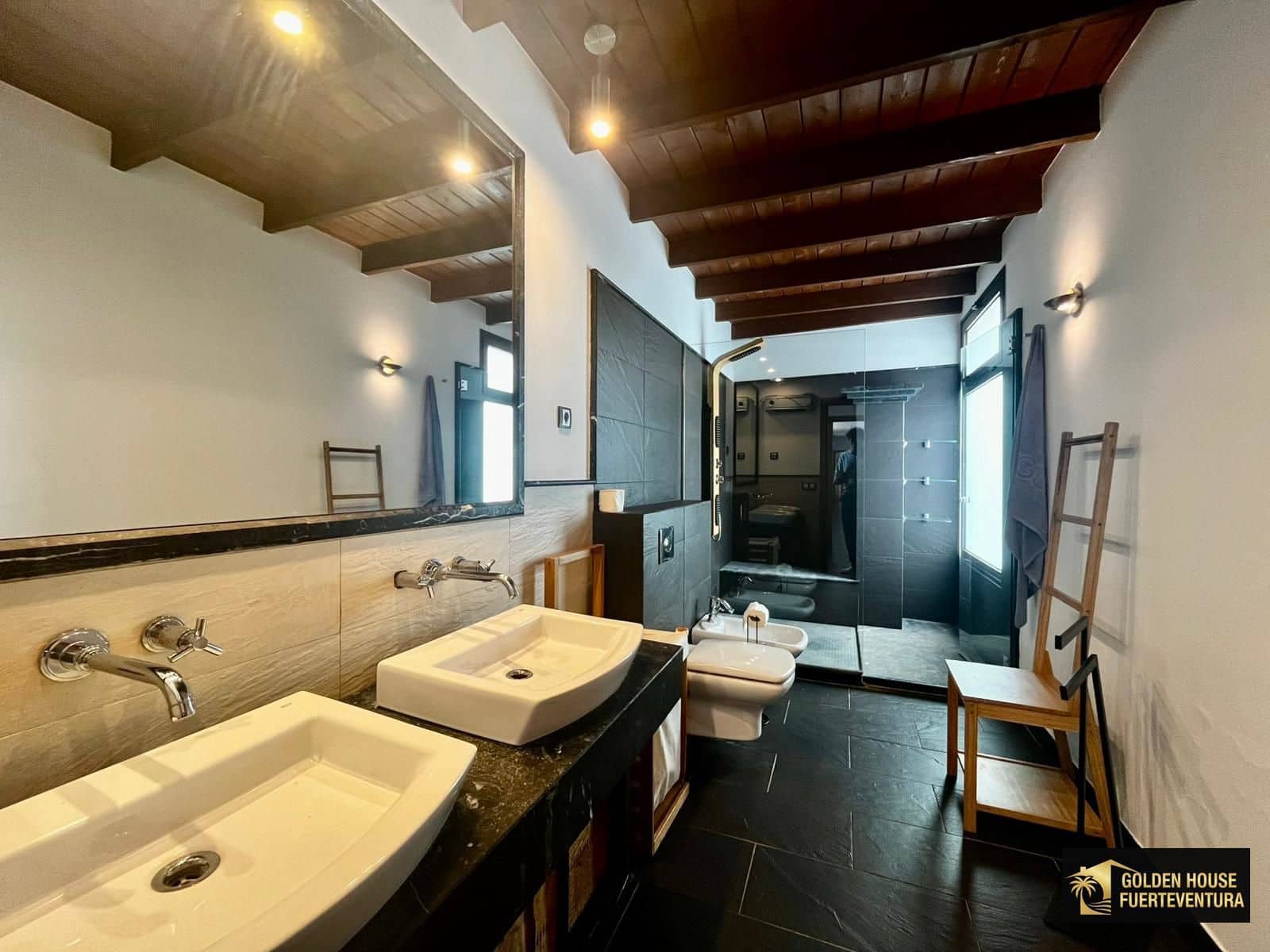 6 bedroom Villa for sale in Puerto del Rosario with pool garage - € 710,000 (Ref: 9747571)