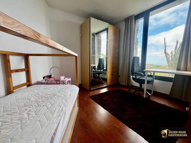 6 soveværelse Villa til salg i Puerto del Rosario med swimmingpool garage - € 710.000 (Ref: 9747571)