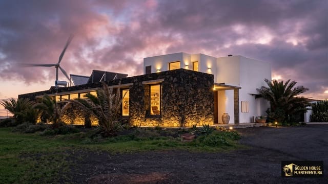 6 soveværelse Villa til salg i Puerto del Rosario med swimmingpool garage - € 710.000 (Ref: 9747571)