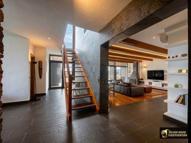 6 soveværelse Villa til salg i Puerto del Rosario med swimmingpool garage - € 710.000 (Ref: 9747571)