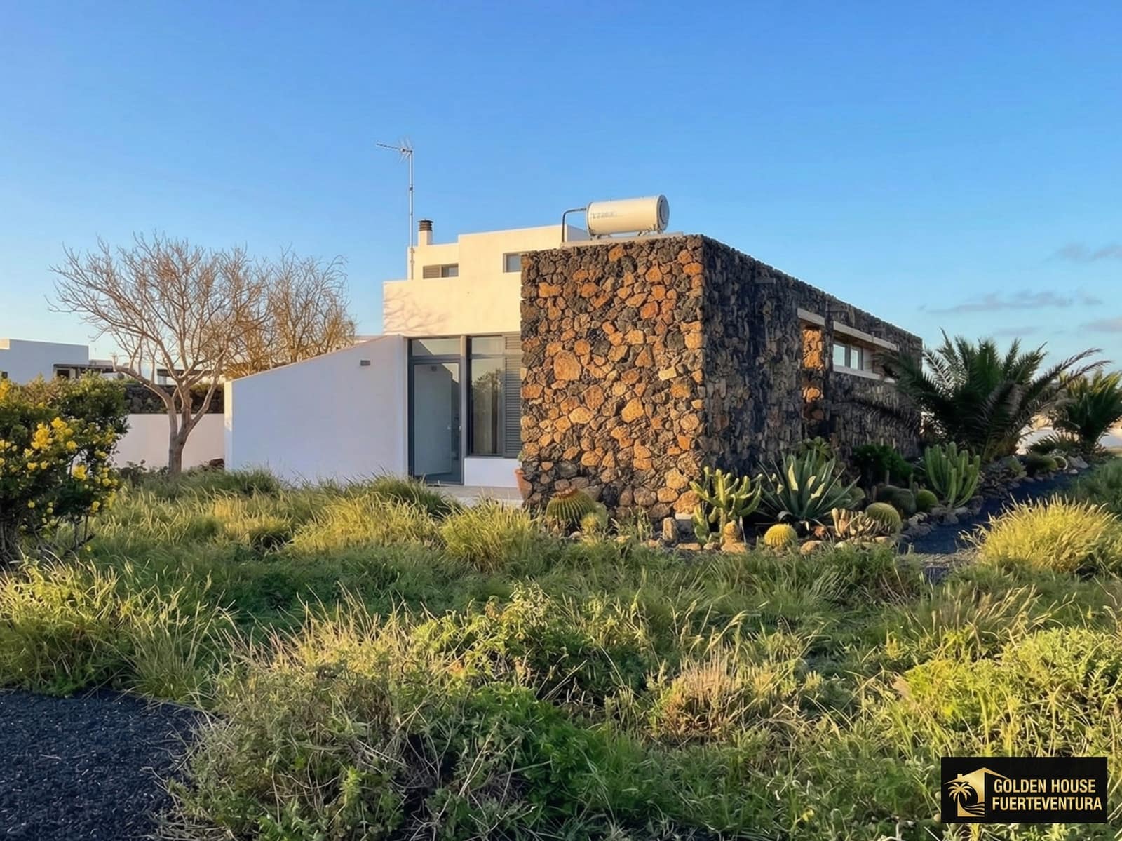 6 bedroom Villa for sale in Puerto del Rosario with pool garage - € 710,000 (Ref: 9747571)