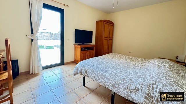 1 soveværelse Villa til salg i Corralejo, La Oliva med garage - € 240.000 (Ref: 9751616)
