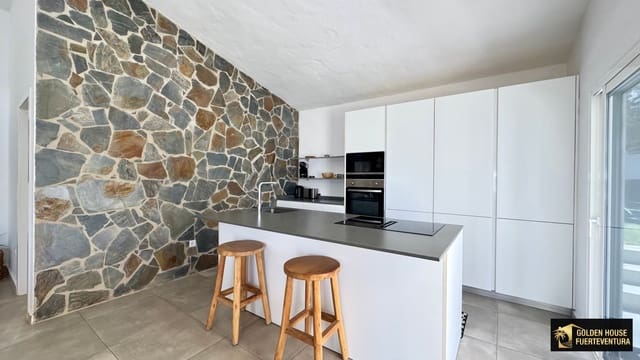 3 makuuhuone Huvila myytävänä paikassa Pájara - 550 000 € (Ref: 9800352)