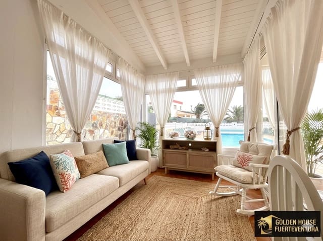 3 Zimmer Villa zu verkaufen in La Oliva mit Pool Garage - 410.000 € (Ref: 9824714)