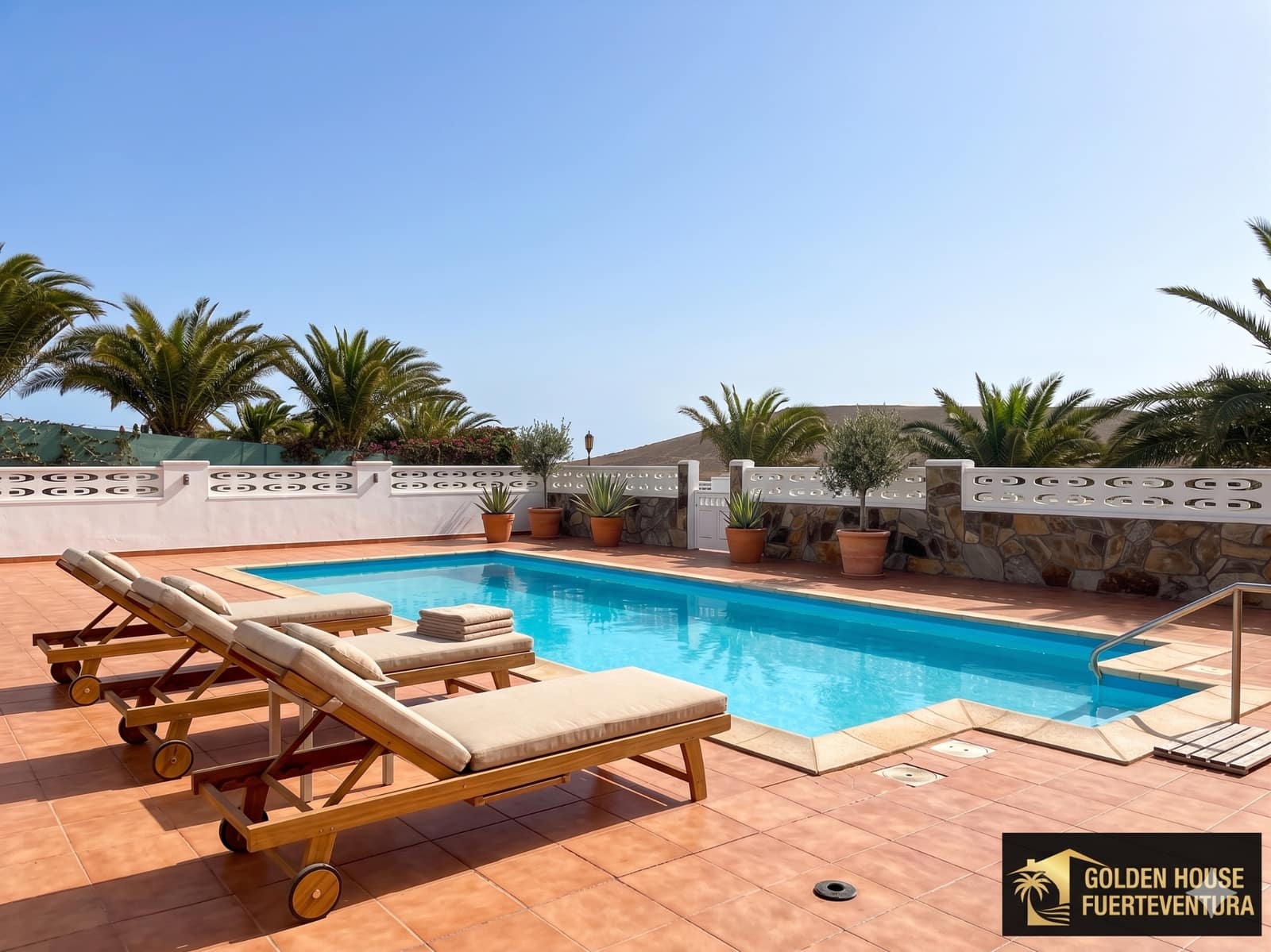 3 bedroom Villa for sale in La Oliva with pool garage - € 410,000 (Ref: 9824714)