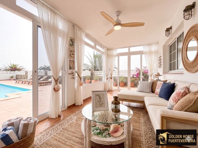 3 Zimmer Villa zu verkaufen in La Oliva mit Pool Garage - 410.000 € (Ref: 9824714)