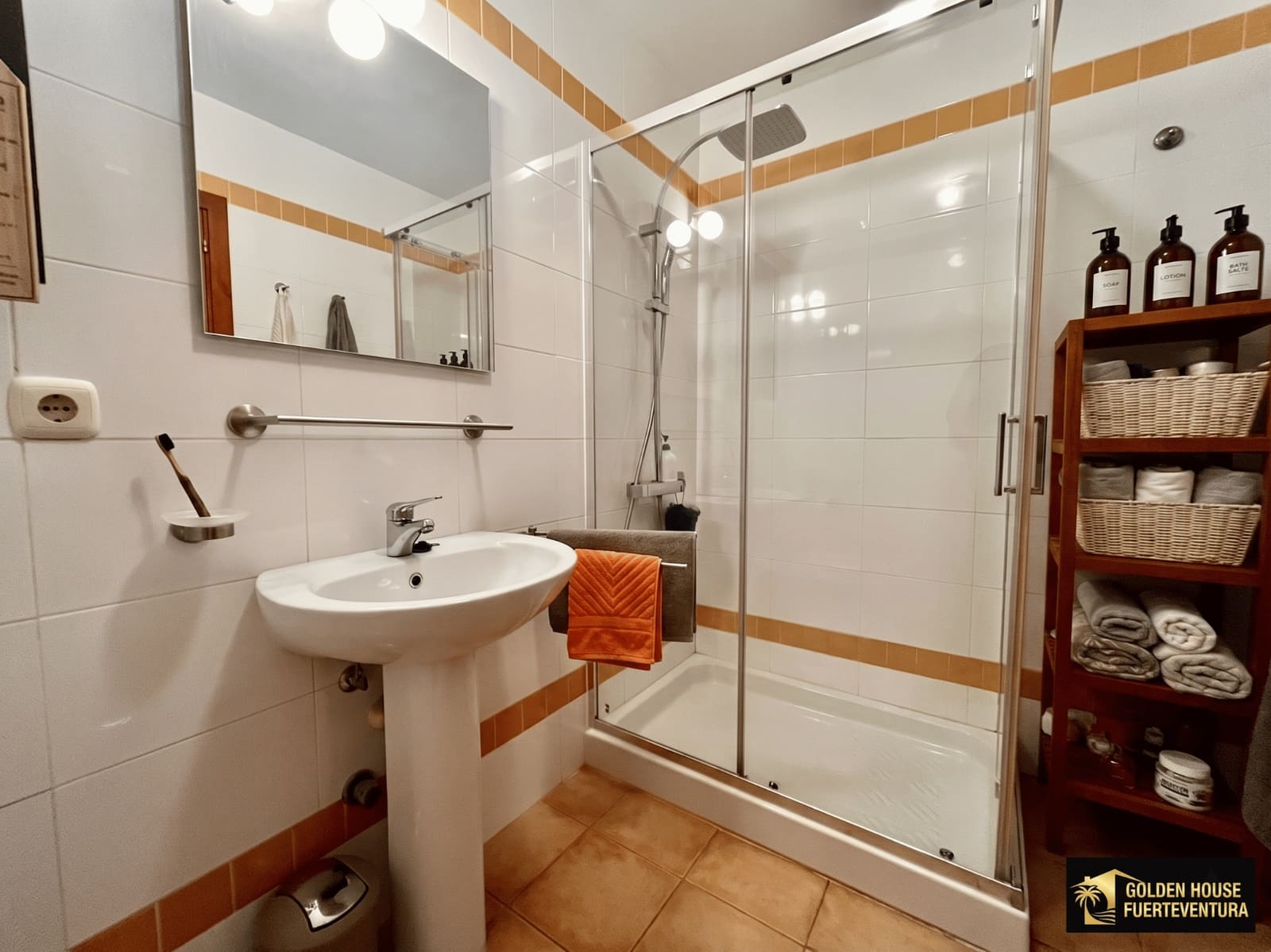 3 bedroom Villa for sale in Corralejo with pool garage - € 540,000 (Ref: 9833268)