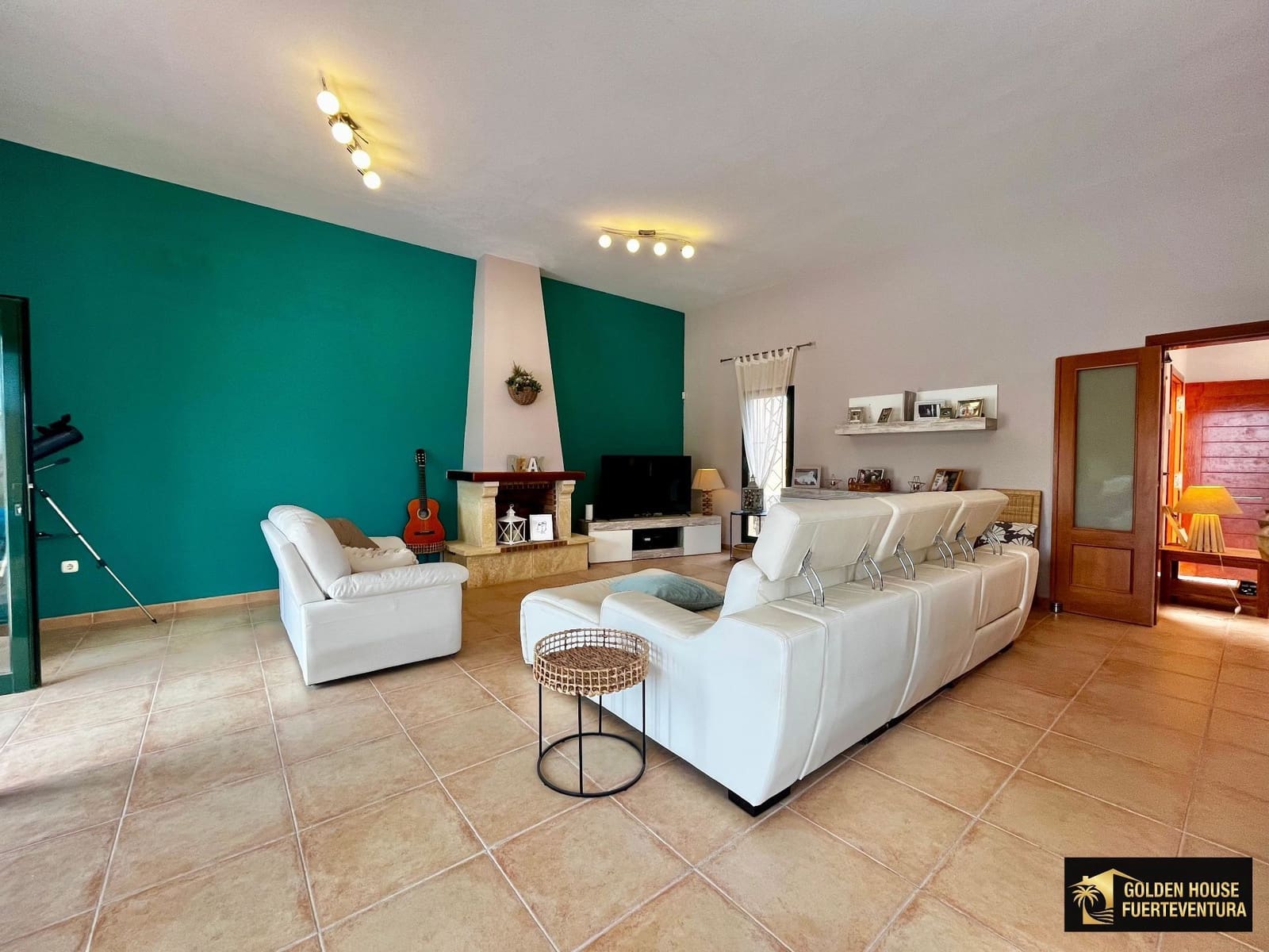 3 bedroom Villa for sale in Corralejo with pool garage - € 540,000 (Ref: 9833268)