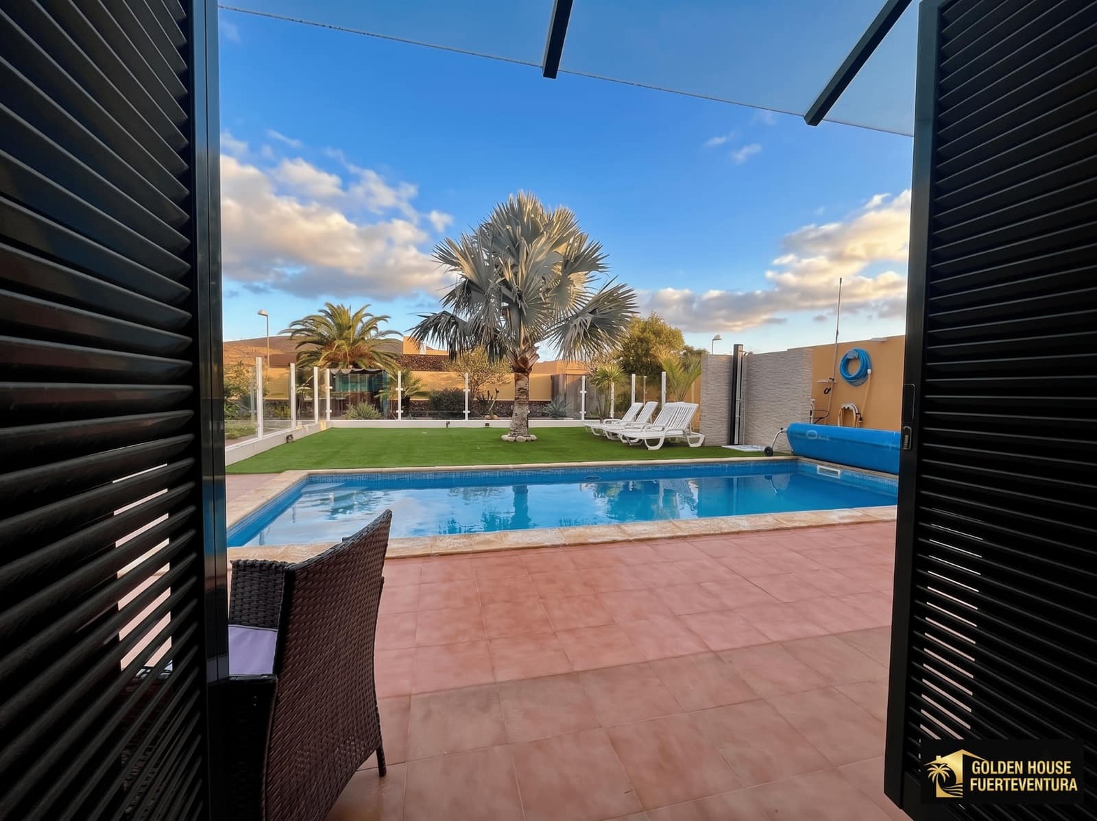 3 bedroom Villa for sale in Corralejo with pool garage - € 540,000 (Ref: 9833268)
