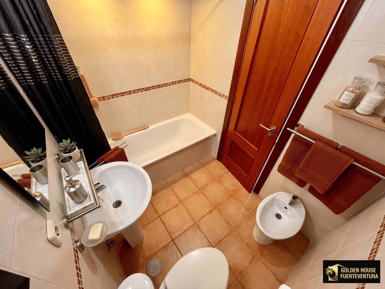 3 bedroom Villa for sale in Corralejo with pool garage - € 540,000 (Ref: 9833268)