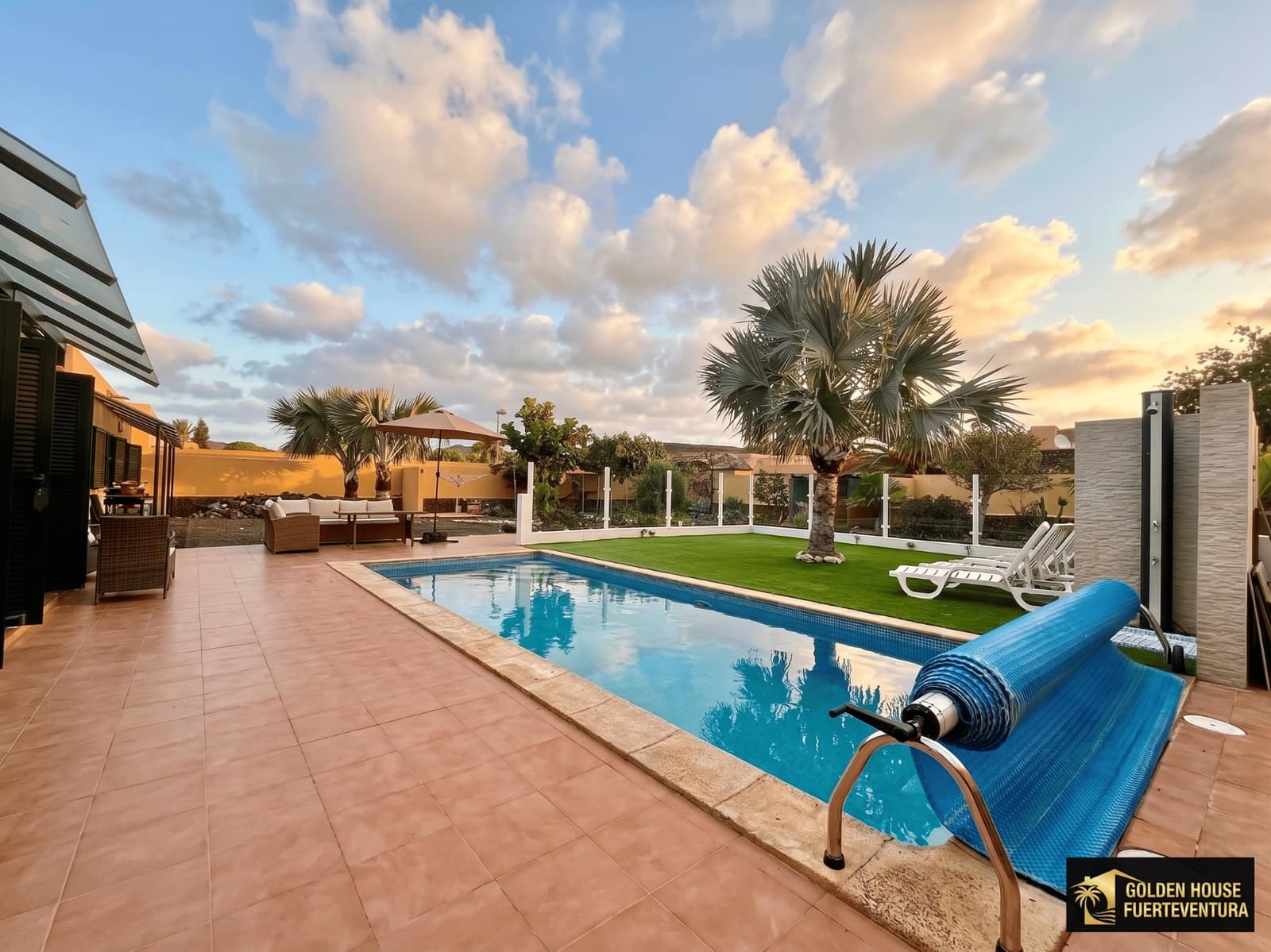 3 bedroom Villa for sale in Corralejo with pool garage - € 540,000 (Ref: 9833268)
