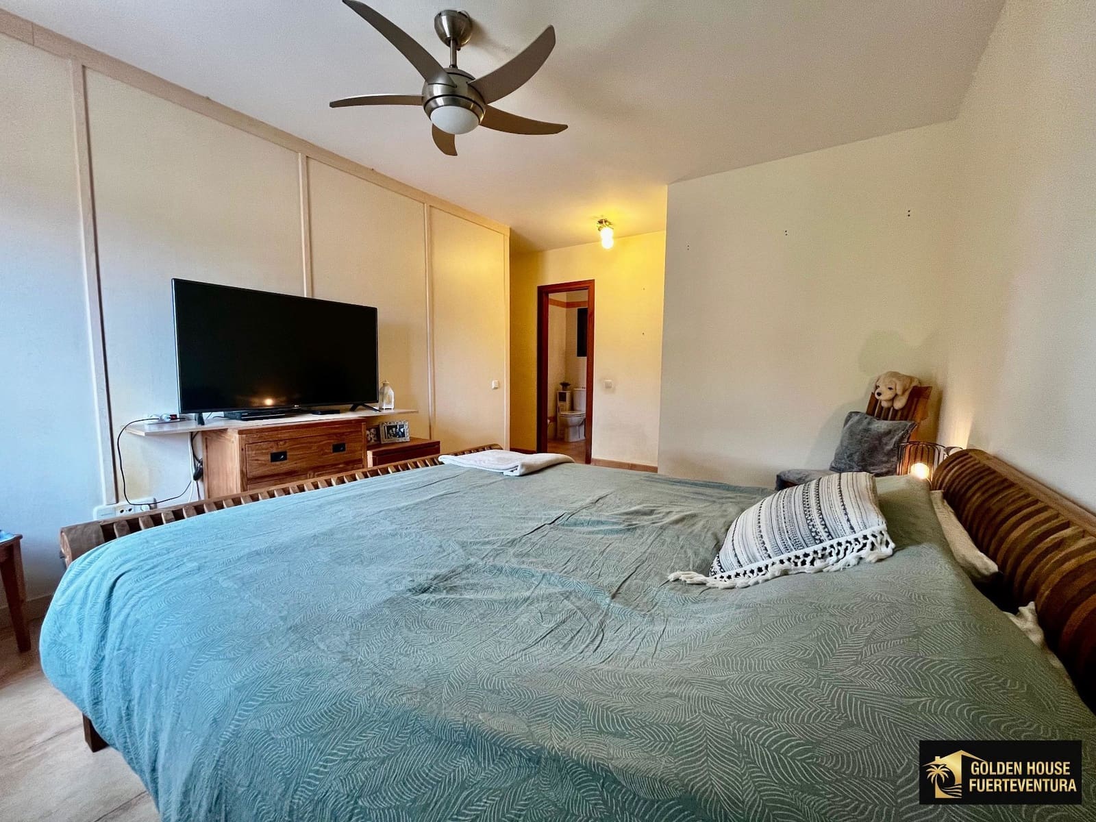 3 bedroom Villa for sale in Corralejo with pool garage - € 540,000 (Ref: 9833268)