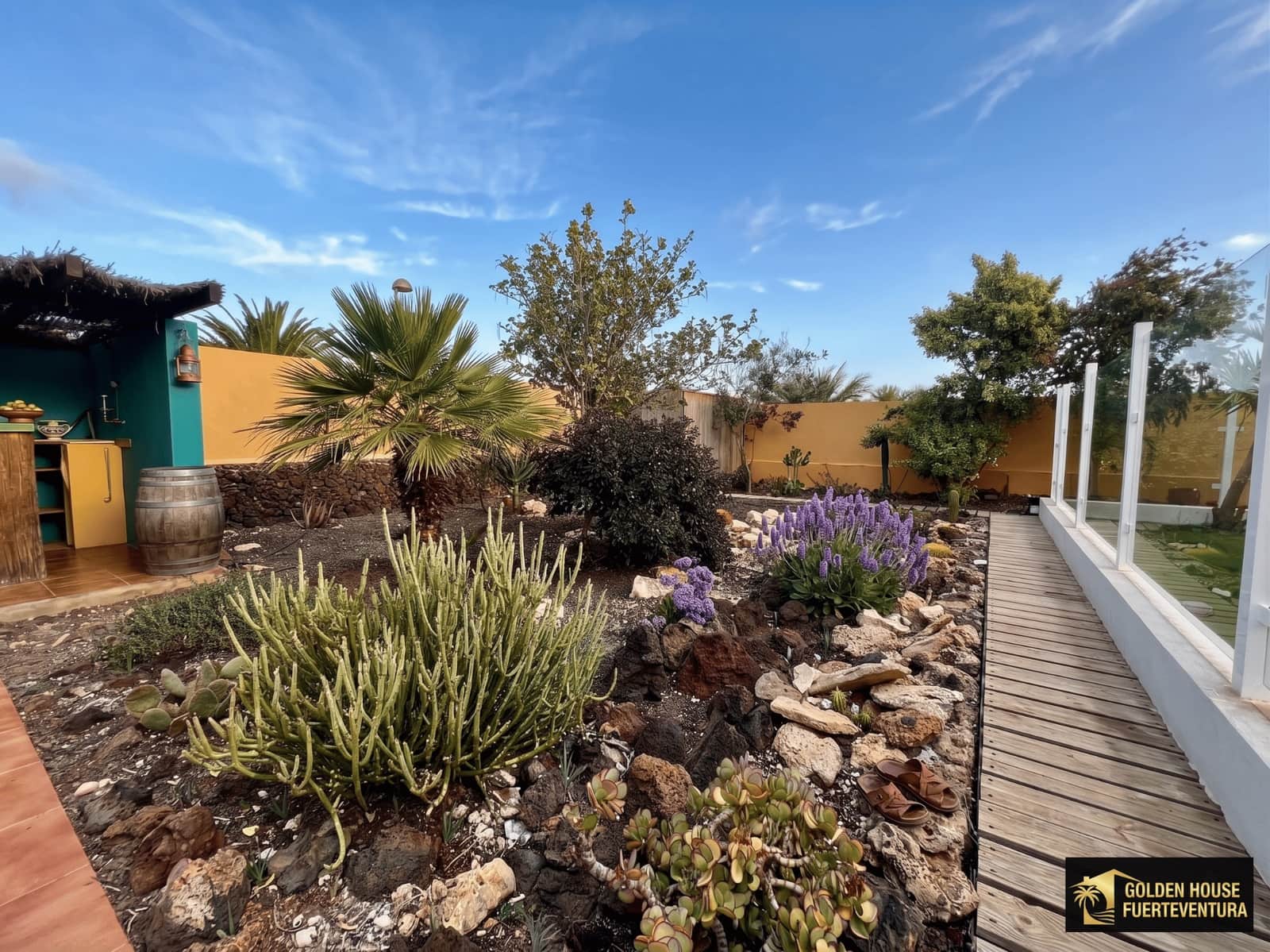 3 bedroom Villa for sale in Corralejo with pool garage - € 540,000 (Ref: 9833268)