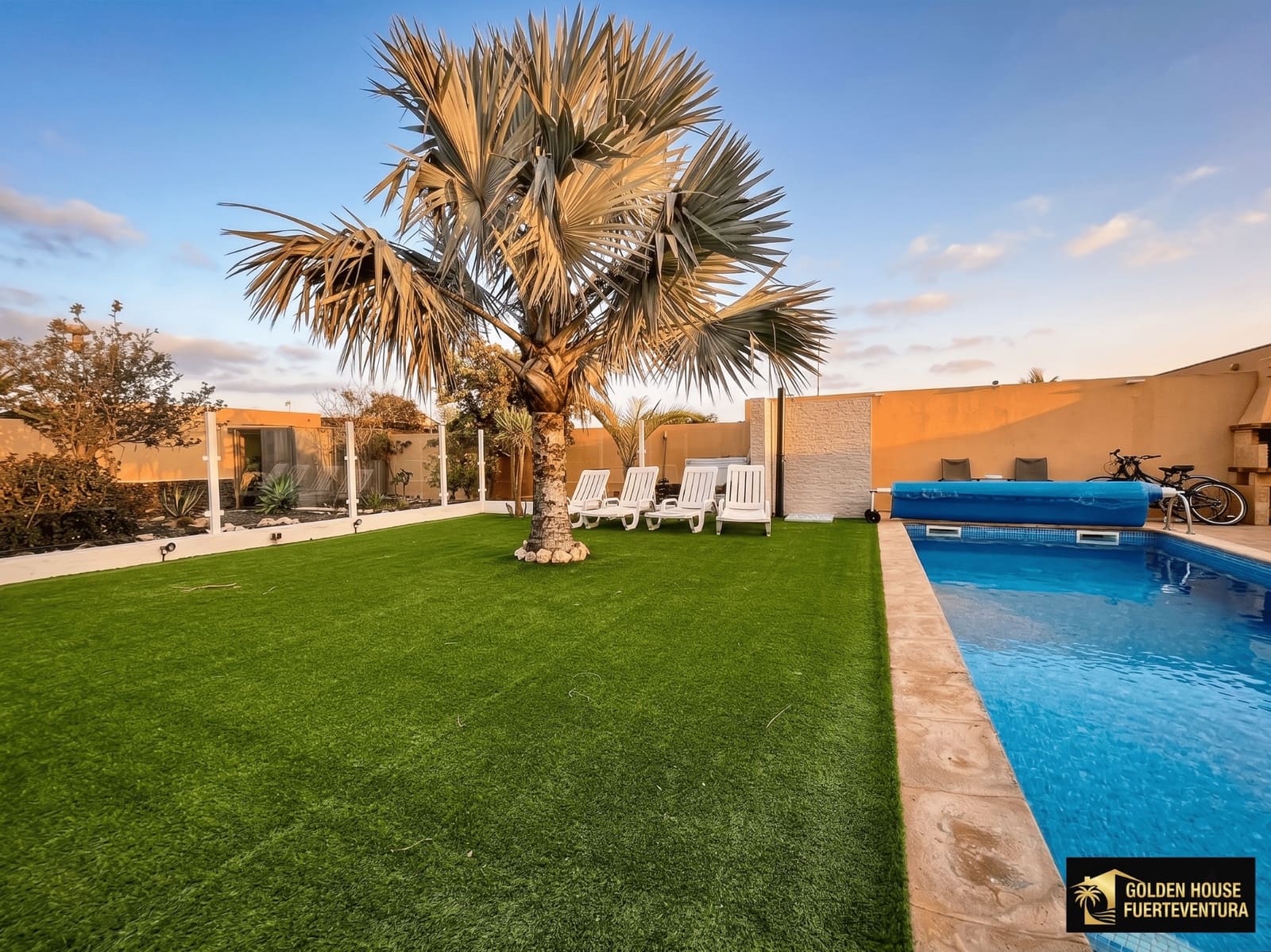 3 bedroom Villa for sale in Corralejo with pool garage - € 540,000 (Ref: 9833268)
