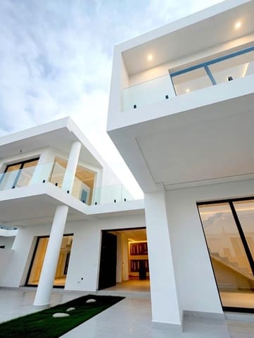 3 bedroom Villa for sale in Villaverde, La Oliva with pool - € 629,000 (Ref: 9842131)