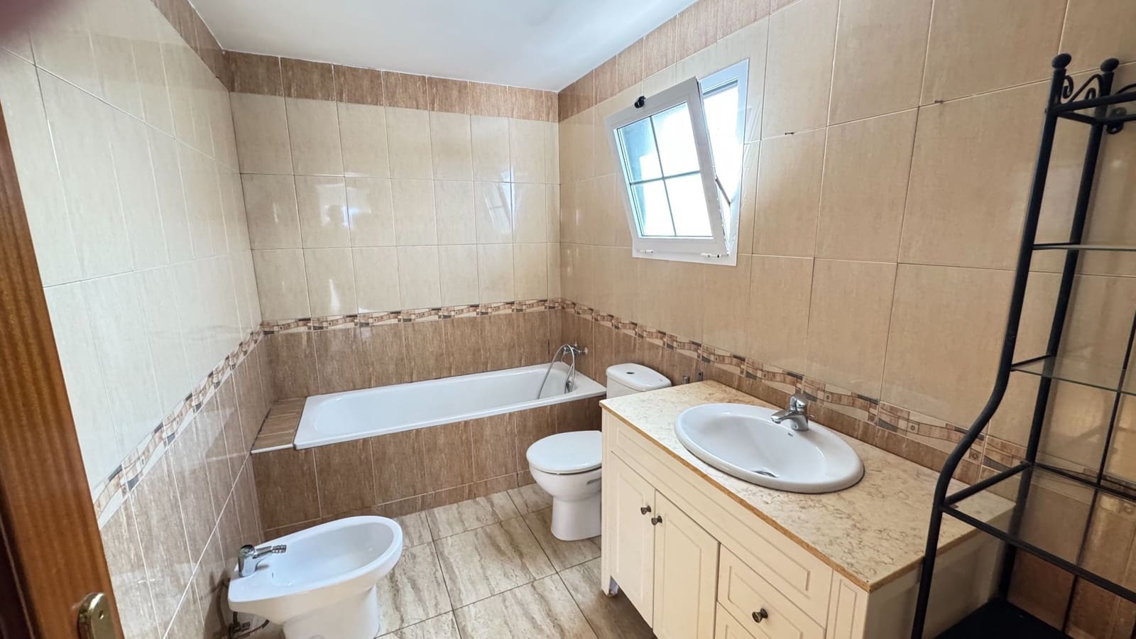 3 bedroom Villa for sale in Puerto del Rosario with garage - € 350,000 (Ref: 9849006)