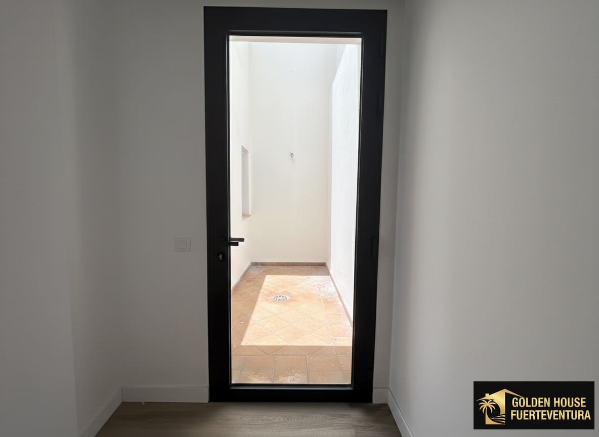 3 bedroom Apartment for sale in Caleta de Fuste with pool garage - € 310,000 (Ref: 9851325)