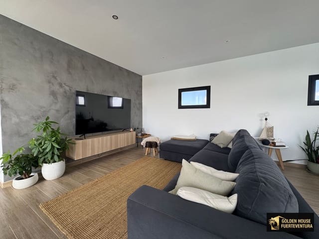 3 bedroom Villa for sale in Villaverde, La Oliva with pool garage - € 1,100,000 (Ref: 9851329)