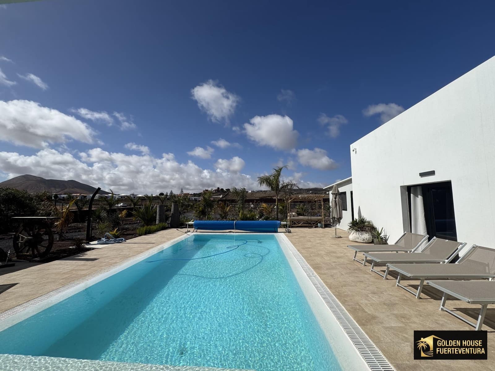 3 bedroom Villa for sale in Villaverde with pool garage - € 1,100,000 (Ref: 9851329)