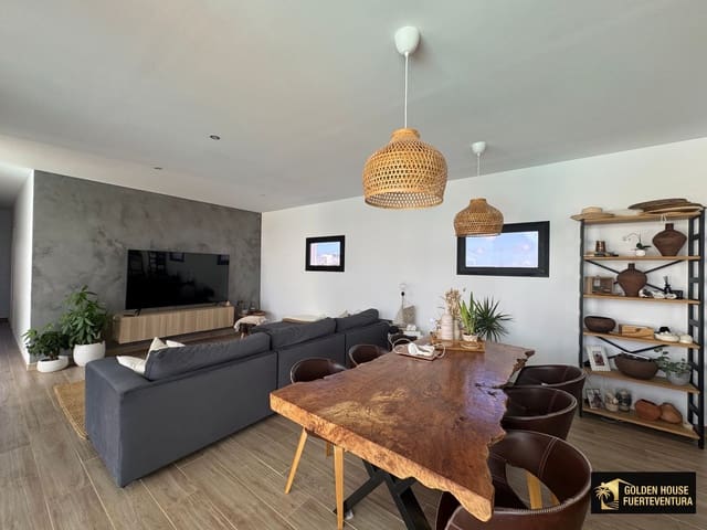 3 bedroom Villa for sale in Villaverde, La Oliva with pool garage - € 1,100,000 (Ref: 9851329)