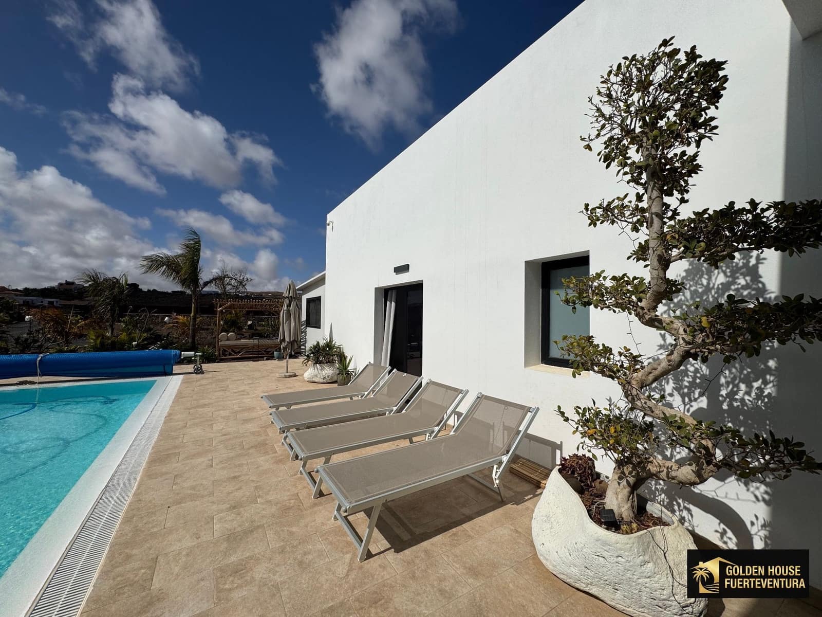 3 bedroom Villa for sale in Villaverde with pool garage - € 1,100,000 (Ref: 9851329)