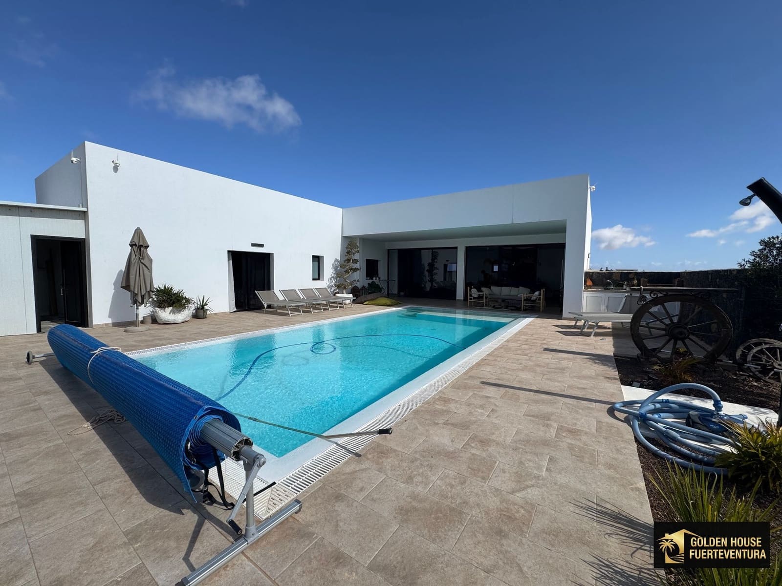 3 bedroom Villa for sale in Villaverde with pool garage - € 1,100,000 (Ref: 9851329)
