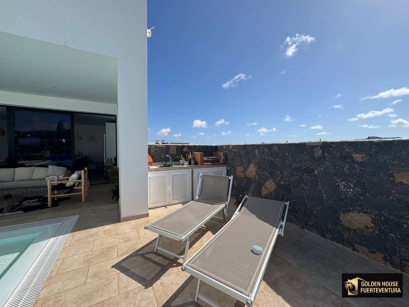 3 bedroom Villa for sale in Villaverde with pool garage - € 1,100,000 (Ref: 9851329)