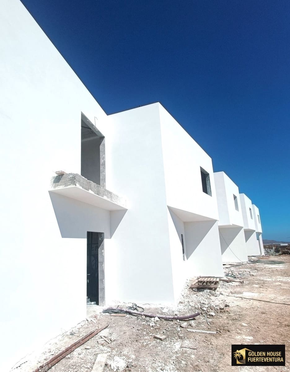 2 bedroom Villa for sale in Villaverde with pool garage - € 454,000 (Ref: 9868175)