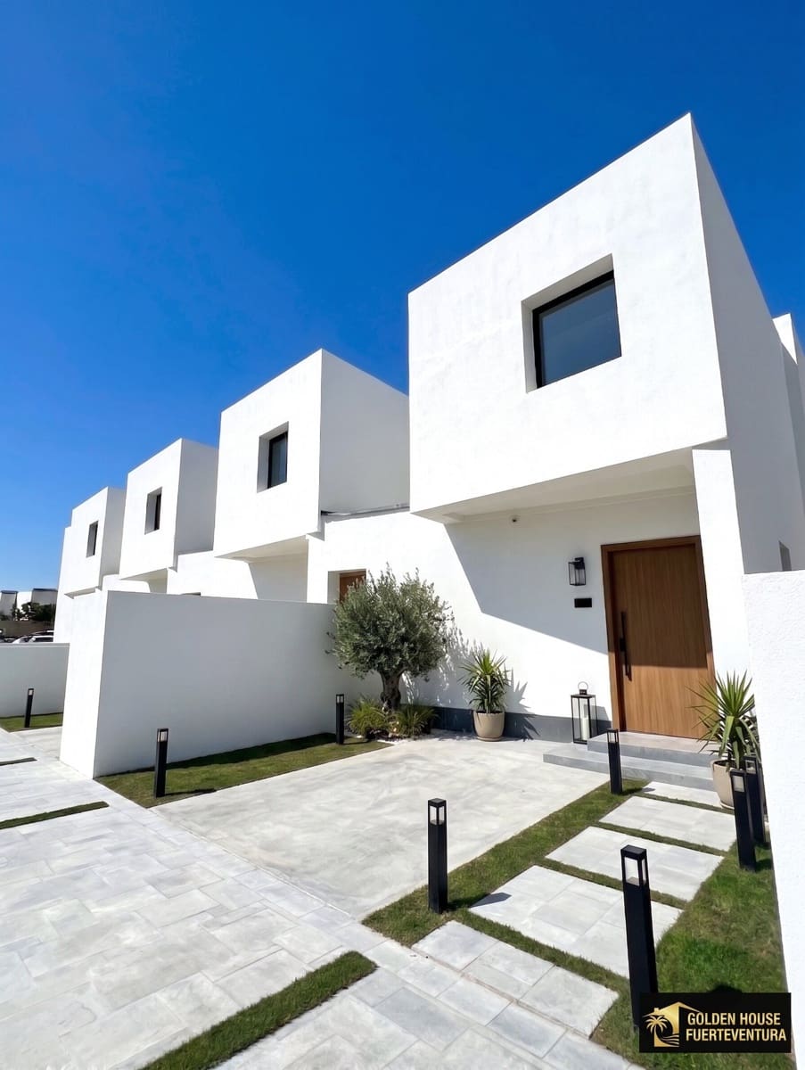 2 bedroom Villa for sale in Villaverde with pool garage - € 454,000 (Ref: 9868175)