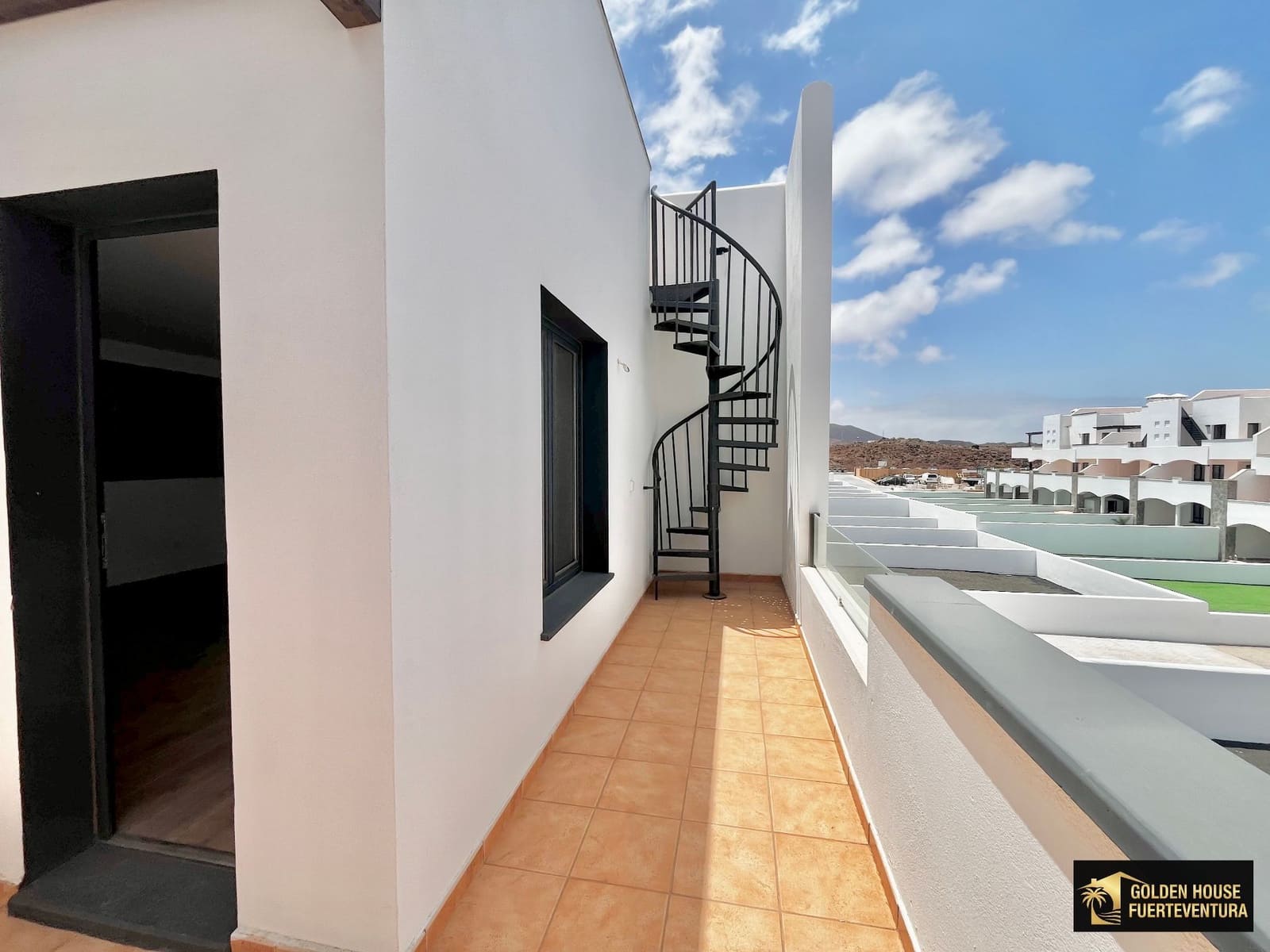 2 soveværelse Lejlighed til salg i Corralejo med swimmingpool garage - € 279.000 (Ref: 9868176)