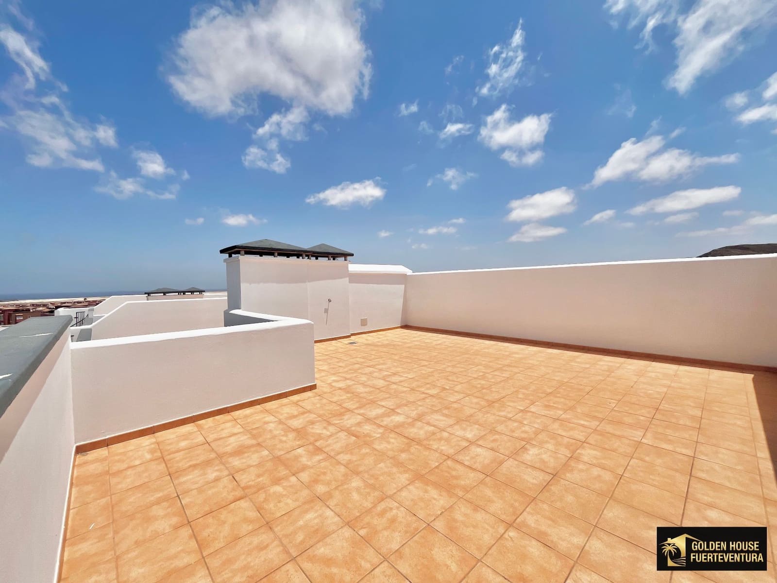 2 soveværelse Lejlighed til salg i Corralejo med swimmingpool garage - € 279.000 (Ref: 9868176)