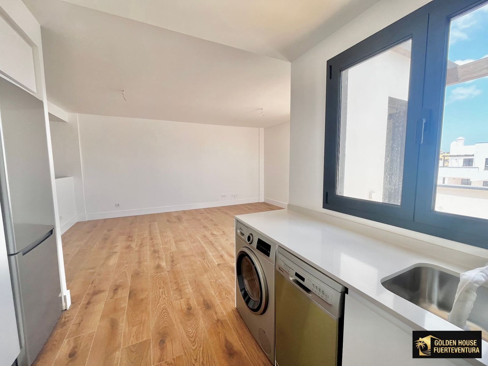 2 soveværelse Lejlighed til salg i Corralejo med swimmingpool garage - € 279.000 (Ref: 9868176)