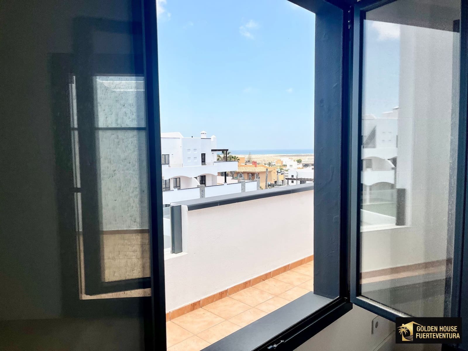 2 soveværelse Lejlighed til salg i Corralejo med swimmingpool garage - € 279.000 (Ref: 9868176)