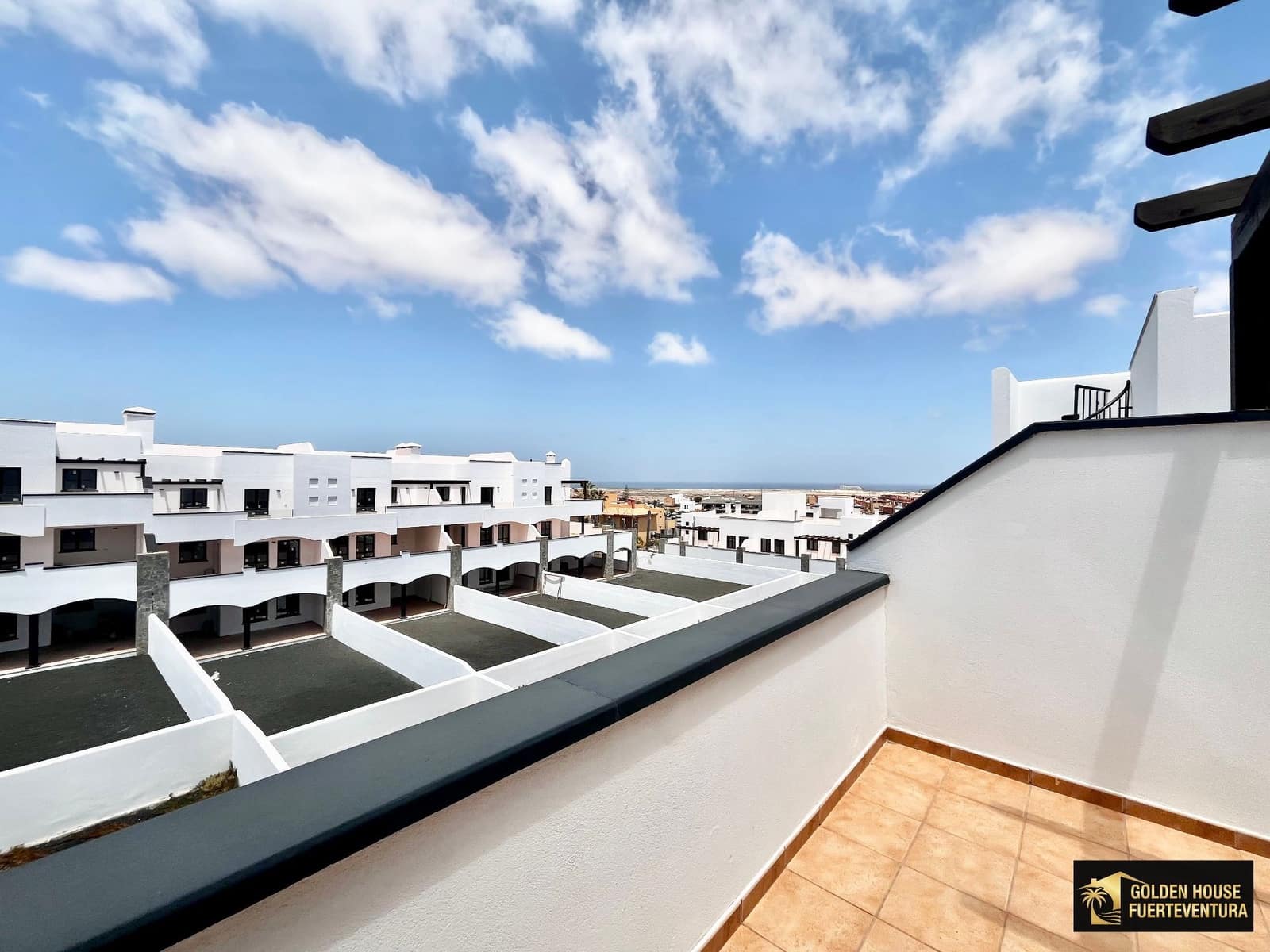 2 soveværelse Lejlighed til salg i Corralejo med swimmingpool garage - € 279.000 (Ref: 9868176)