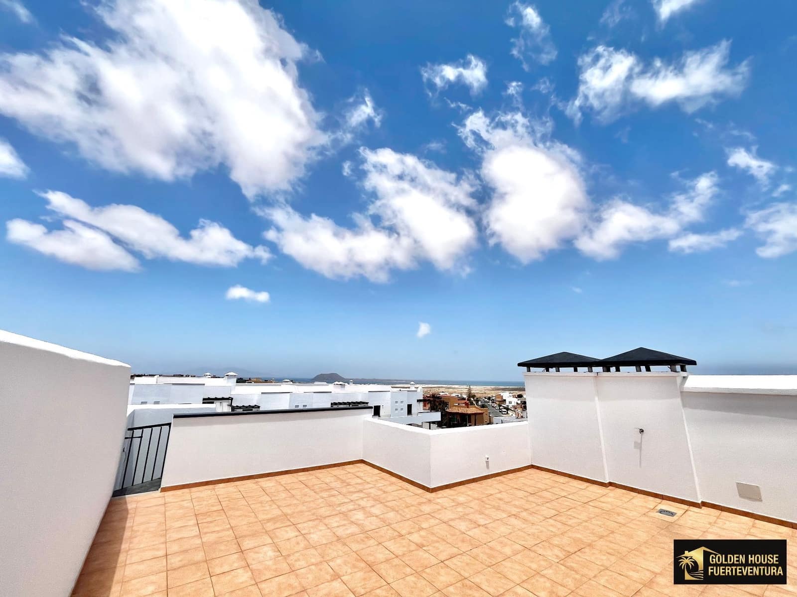 2 soveværelse Lejlighed til salg i Corralejo med swimmingpool garage - € 279.000 (Ref: 9868176)