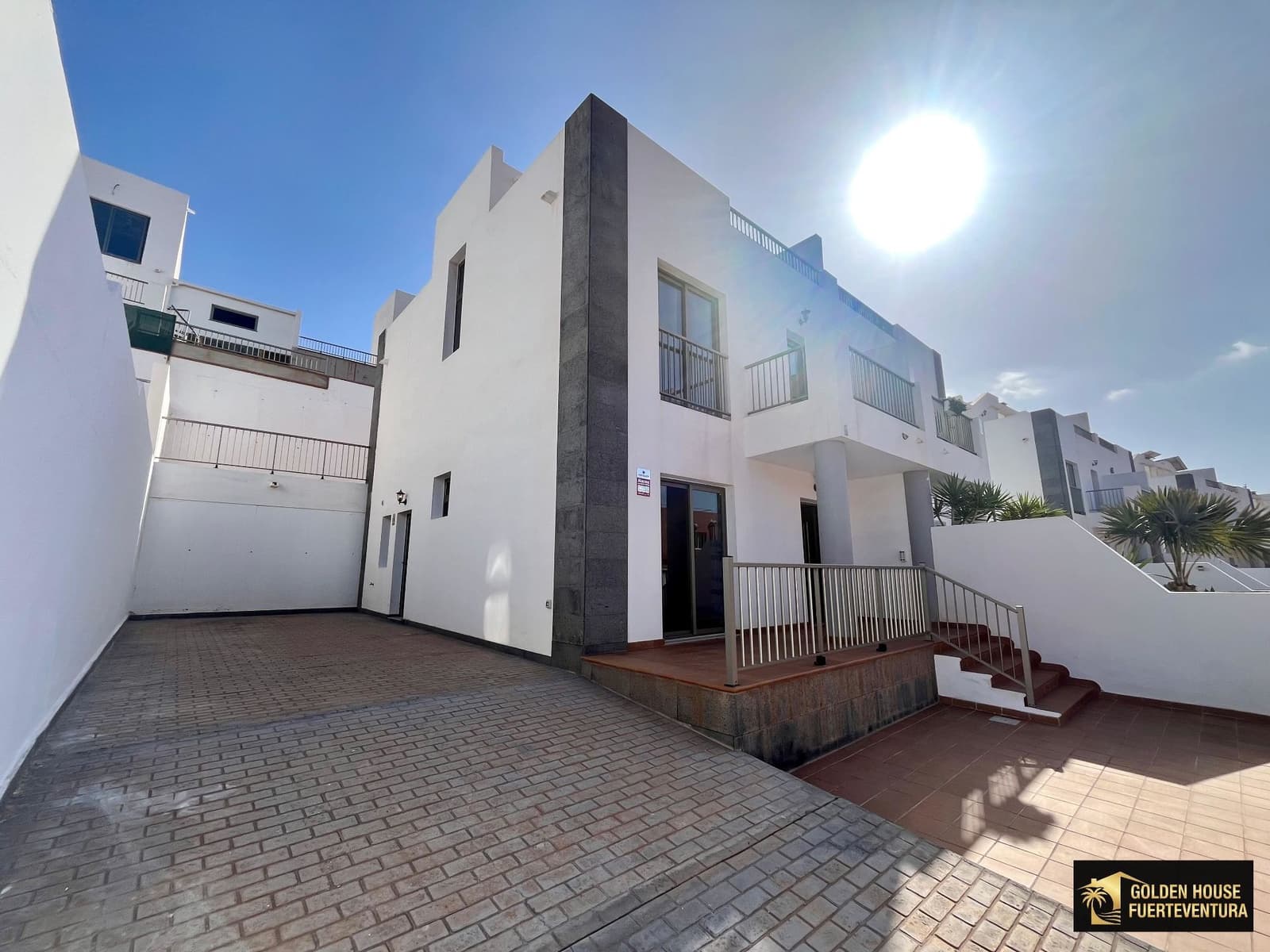 3 bedroom Villa for sale in Puerto del Rosario with garage - € 315,000 (Ref: 9877897)