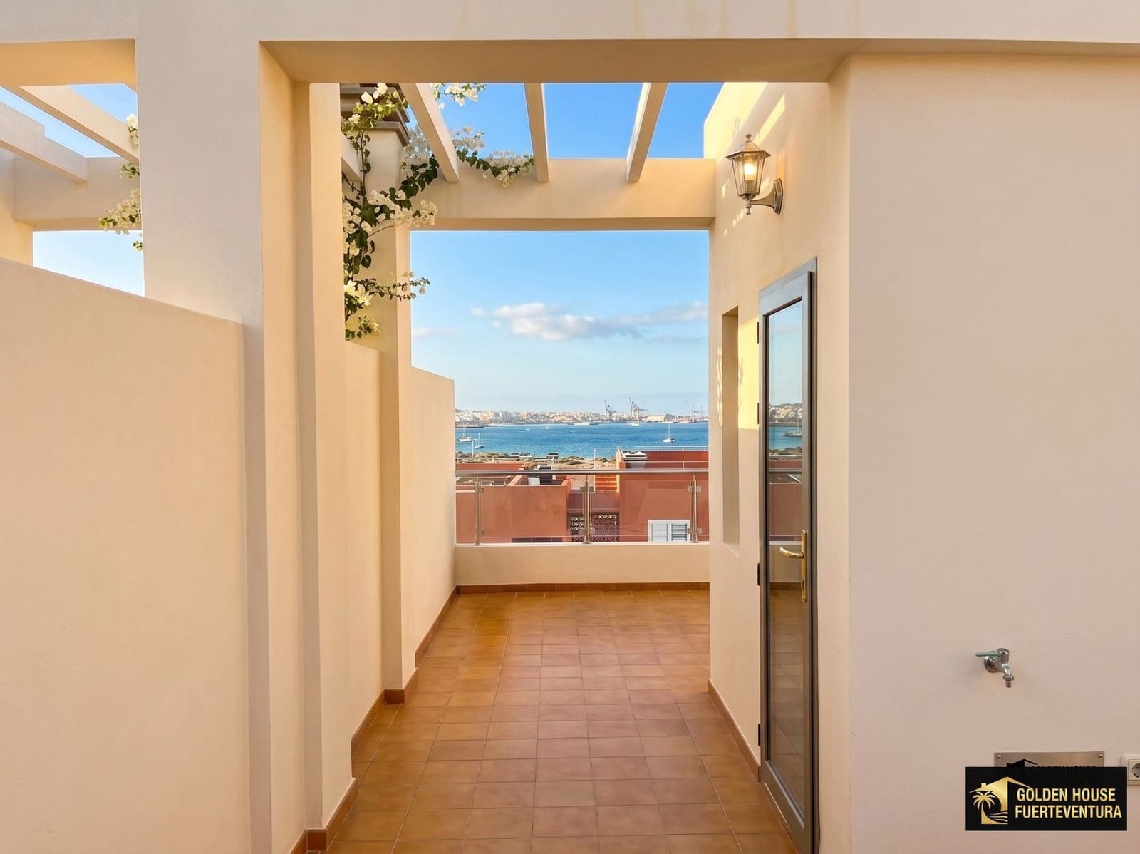3 bedroom Villa for sale in Puerto del Rosario with garage - € 315,000 (Ref: 9877897)