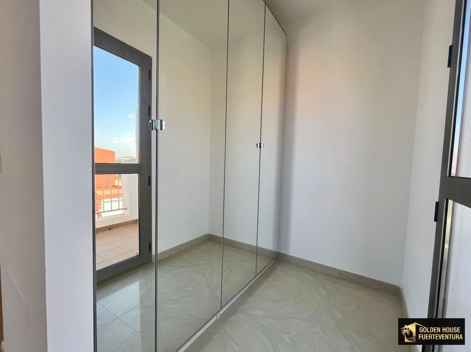 3 bedroom Villa for sale in Puerto del Rosario with garage - € 315,000 (Ref: 9877897)