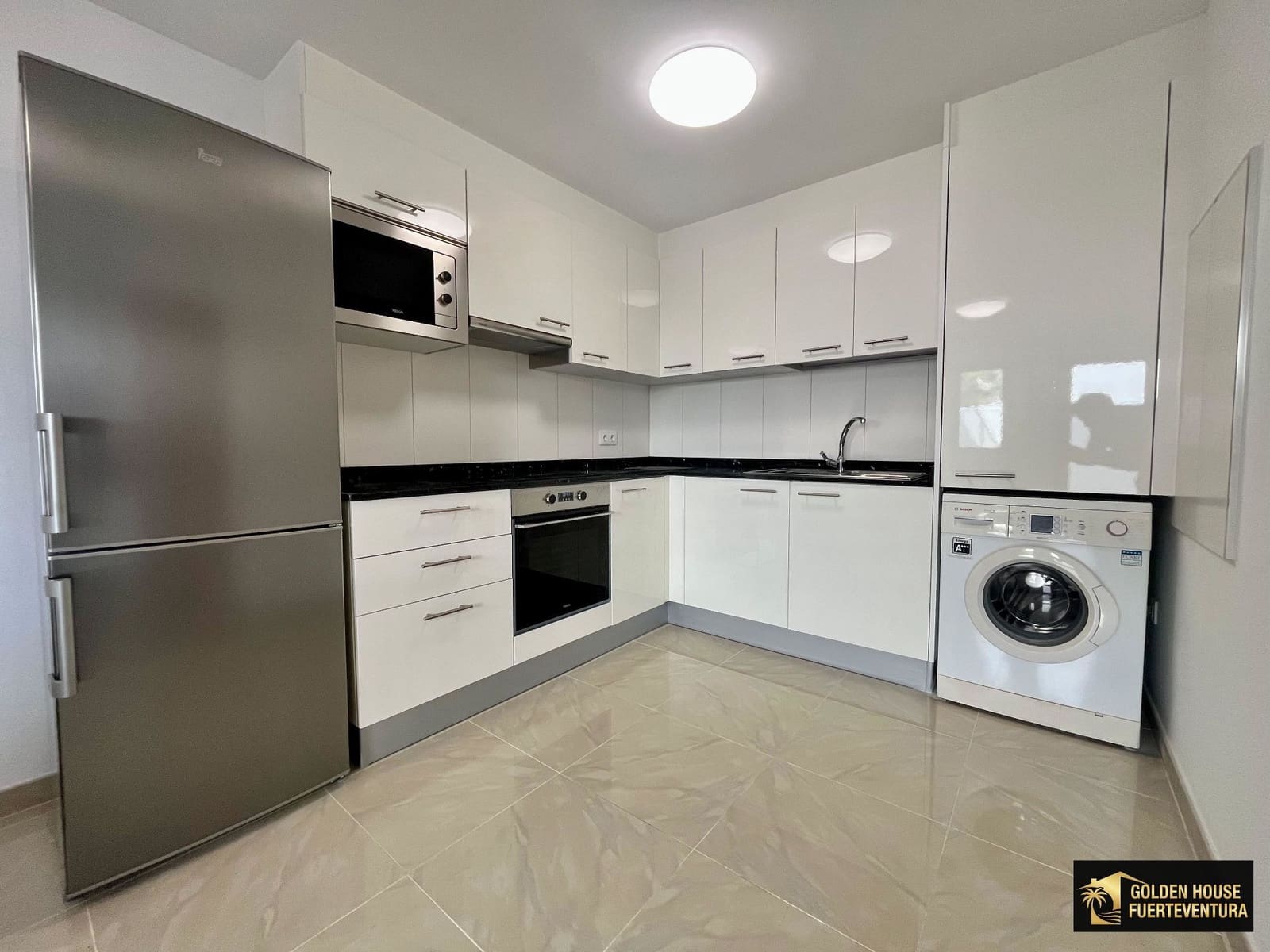 3 bedroom Villa for sale in Puerto del Rosario with garage - € 315,000 (Ref: 9877897)